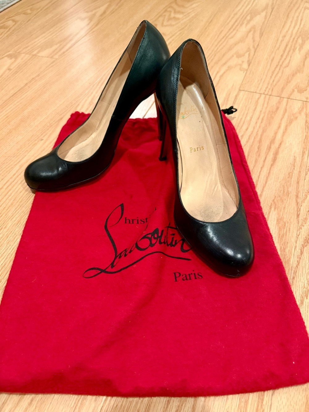 Christian Louboutin Simple Black Leather Classic Pointed Pumps 100